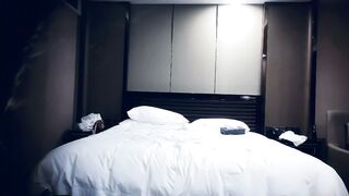 【赵总寻花】极品羞涩甜妹，深情相拥亲吻小嘴，洗澡后连干两炮